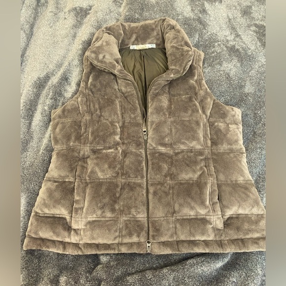 Athleta Jackets & Blazers - Athleta Goose down puffer vest size xl green